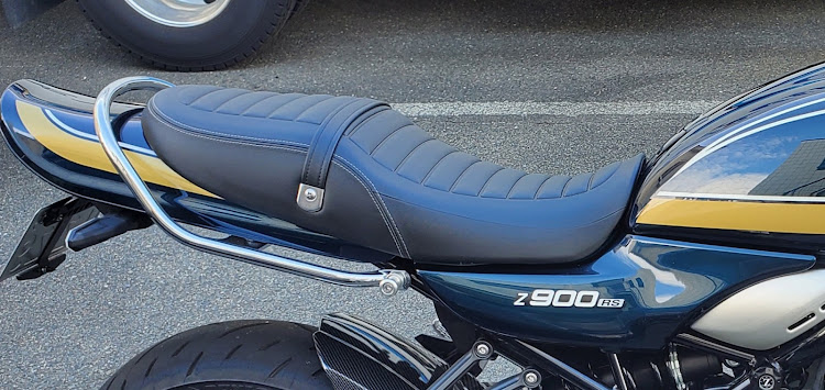 ひでプリG'sさんが投稿したZ900RS・ブラック化・ハイシート装着・半クラを制するものバイクを制する・リアブレーキを制するものバイクを制するに関するカスタム事例の投稿画像1枚目