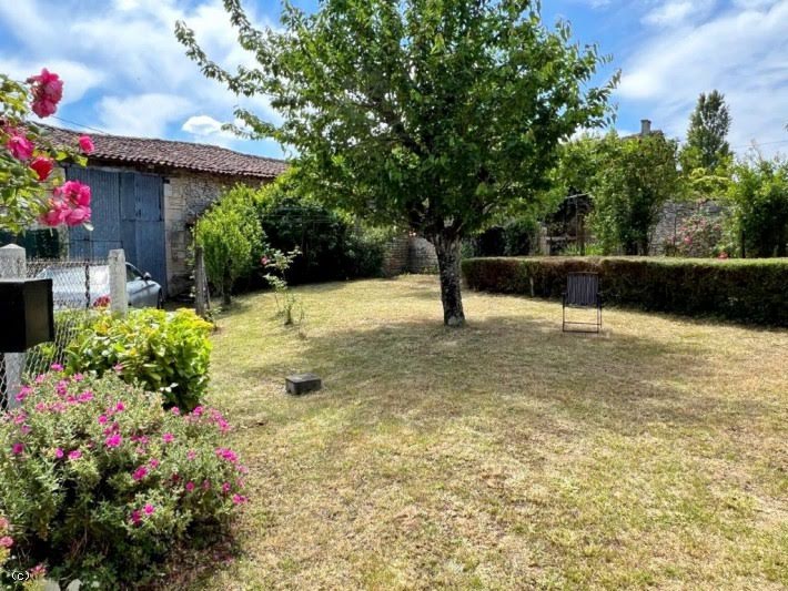 Vente maison 4 pièces 110 m² à Ruffec (16700), 102 950 €