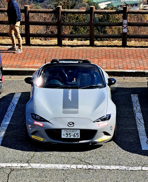 ロードスターのMAZDA・ハーフリアショット・エアログレーメタリック・神戸に関するカスタム事例の投稿画像3枚目