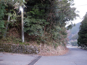 尾根の末端に駐車