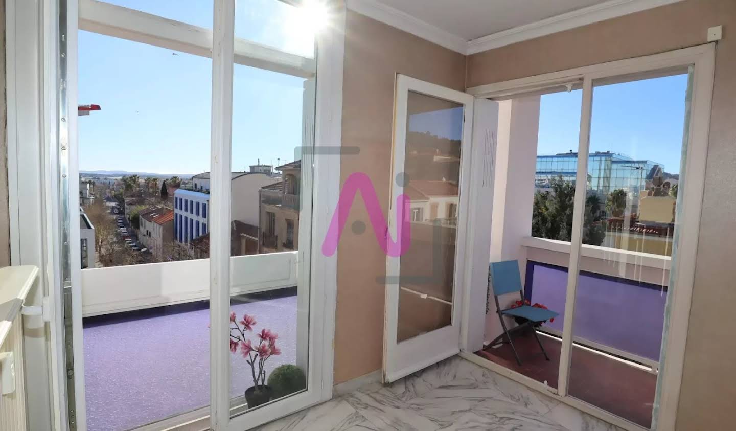 Apartment with terrace Hyeres