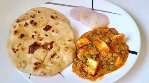 3 Chapati With Matar Paneer