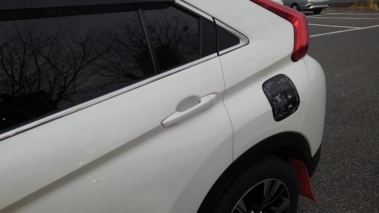 エクリプスクロスのUSDM・ピンスト・m&m's・給油口・エクリプス スパイダーに関するカスタム事例の投稿画像5枚目