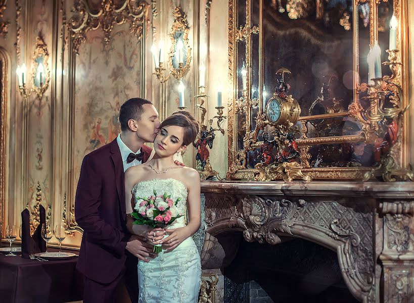 Fotógrafo de casamento Olesya Kotova (bmhdzdz). Foto de 7 de agosto 2020