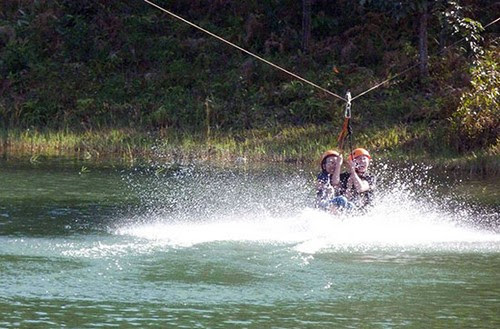 Hồ Tuyền Lâm, trải nghiệm bay cùng đu dây Zipline 2