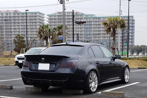 Bmw 530i Mスポーツを華麗にカスタム By Bmw E60 18 12 23 パンクセンサーが頻繁に表示されるし そろそろタイヤ交換ですかね Cartune