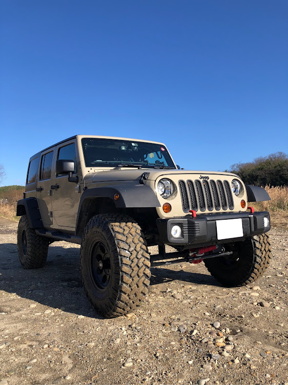 ラングラーアンリミテッドのJEEP・jeep wrangler・JKU・ソロ・河原に関するカスタム事例の投稿画像1枚目
