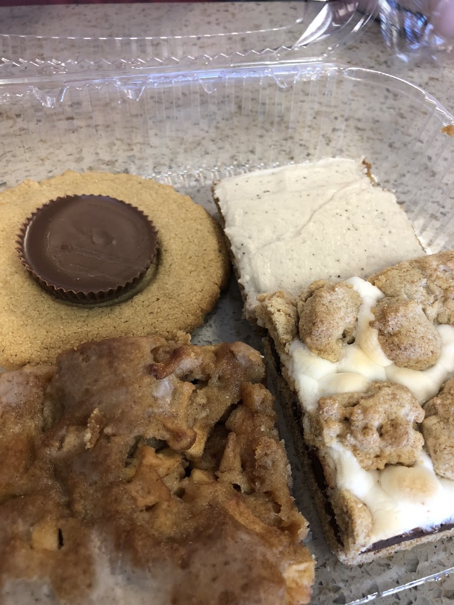 Peanut butter puddle, banana bar, s’mores bar and apple bar.  Yummy!!