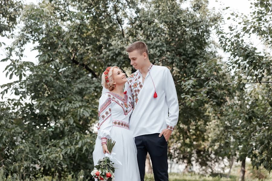 Fotógrafo de casamento Viktoriya Bestuzheva (bestuzheva). Foto de 10 de novembro 2021