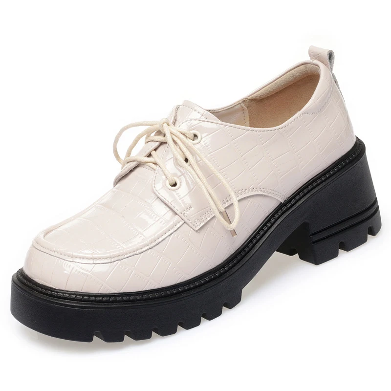 Sapatos de couro genuíno novos com plataforma, salto grosso e cadarço. Conforto e elegância para um visual moderno e marcante.
