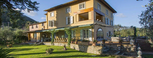 Villa with pool 1
