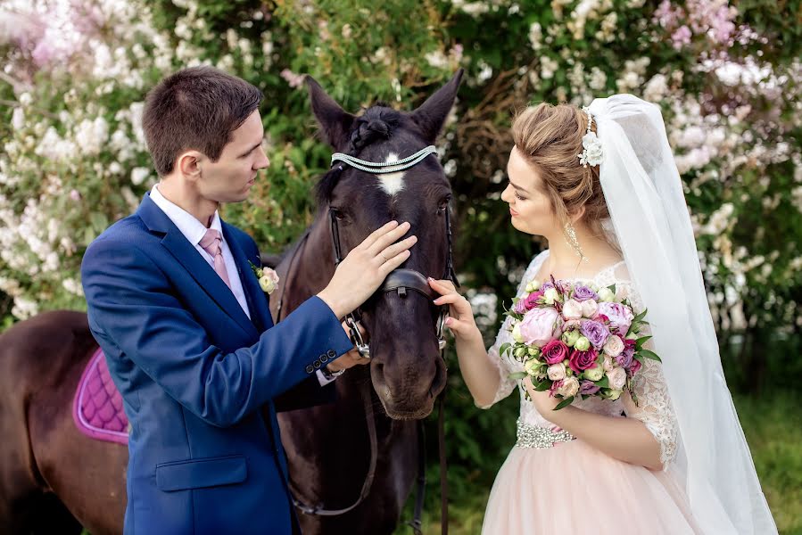 Fotógrafo de casamento Elena Bolyukh (elenbo29). Foto de 3 de abril 2019