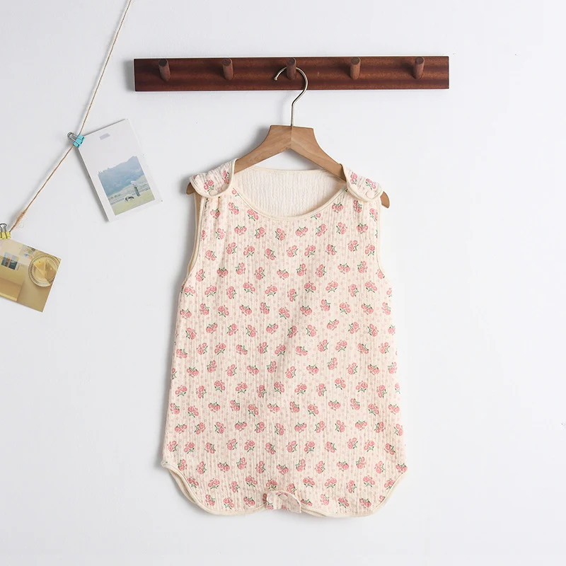 Sac de couchage en gaze pour bébé nouveau-né. Enveloppement doux et respirant pour un sommeil sûr et confortable. Idéal pour des nuits paisibles.