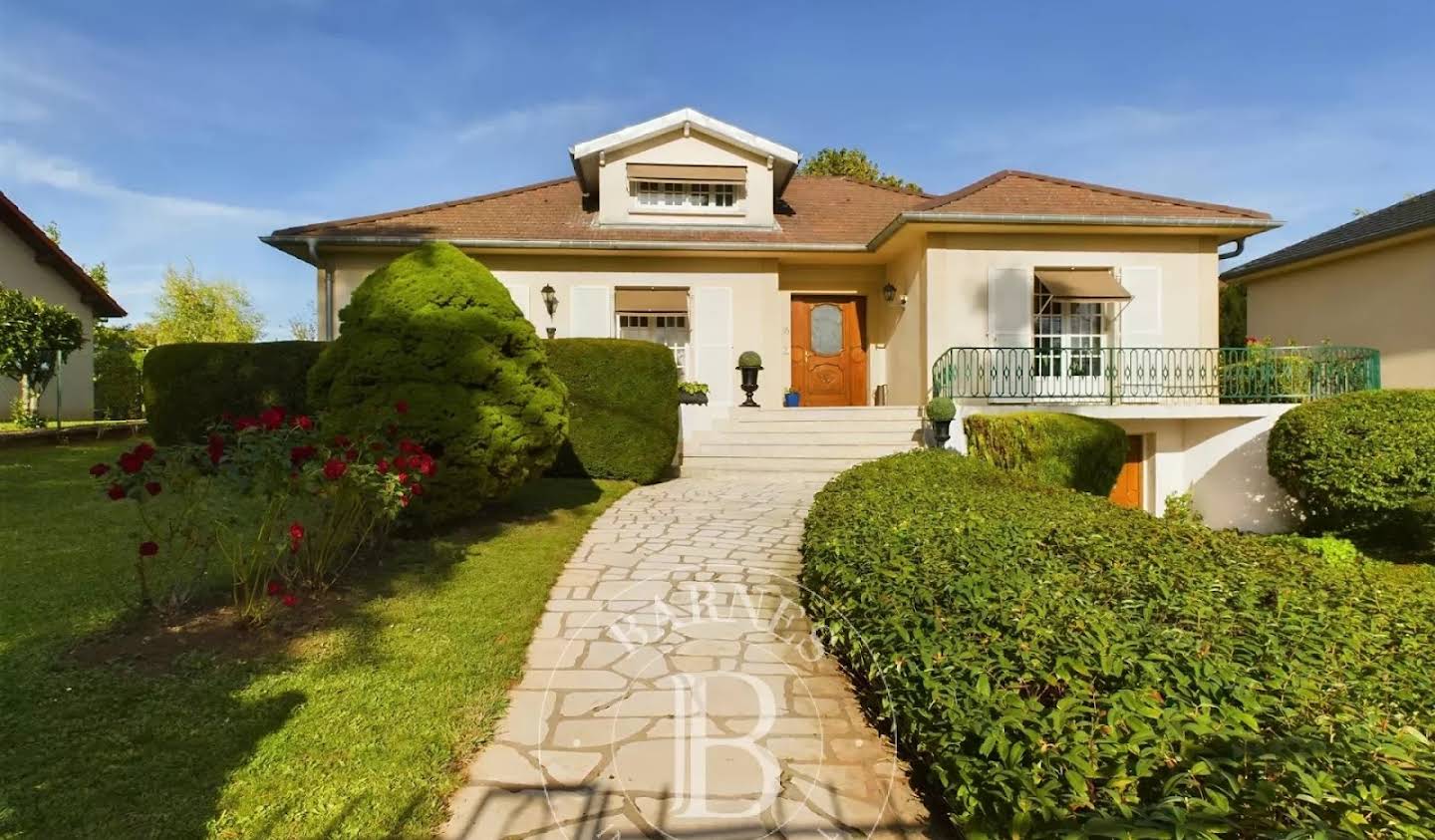 House with garden and terrace Val de Briey