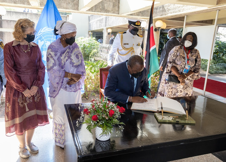 President Uhuru Kenyatta signing visitors book during the memorialize of UNEP at 50