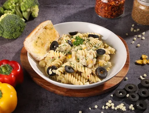 Pasta in Cheese Sauce Veg (Pan Tossed)