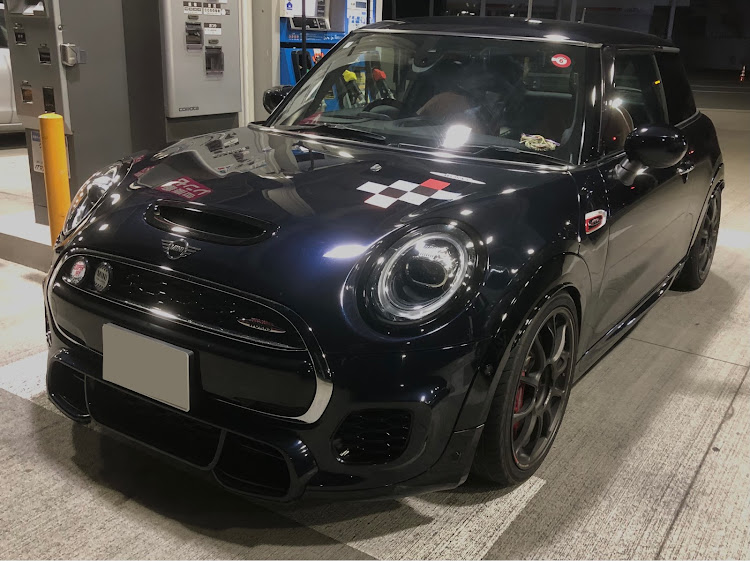 ミニジョンクーパーワークスの今年もよろしくお願いします・スタンドに関するカスタム事例の投稿画像1枚目