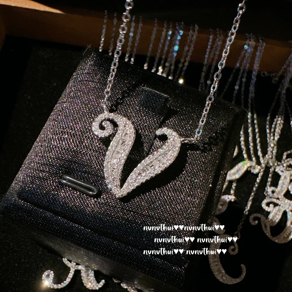 Title 36, Collier scintillant avec gemmes de sucre en for...