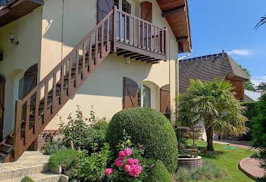 Maison avec piscine et terrasse 4