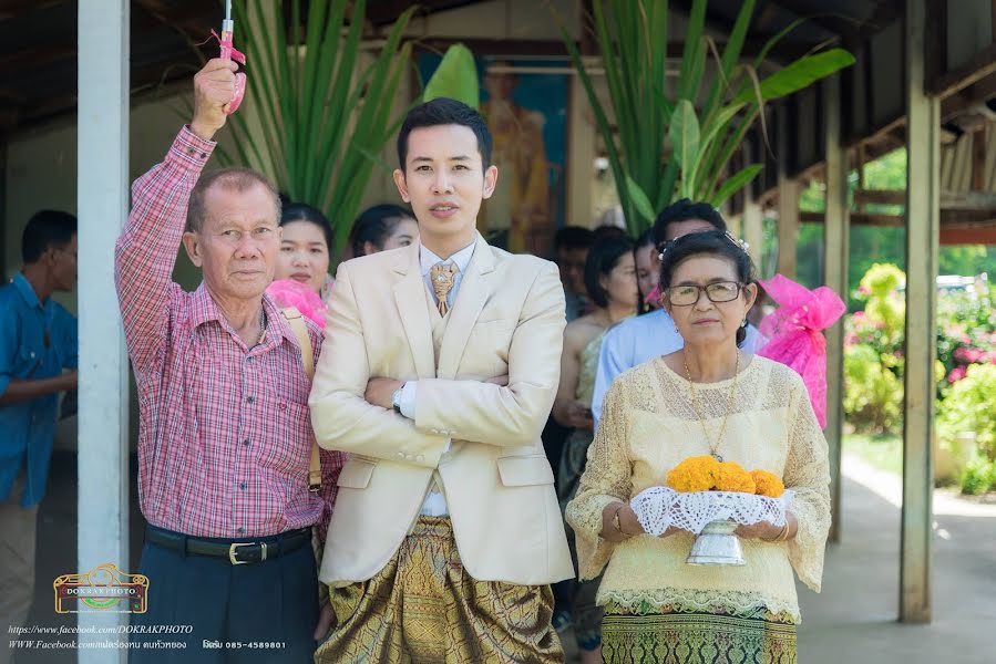 Fotógrafo de bodas Tanapong Palasu (dokrakphoto). Foto del 7 de septiembre 2020