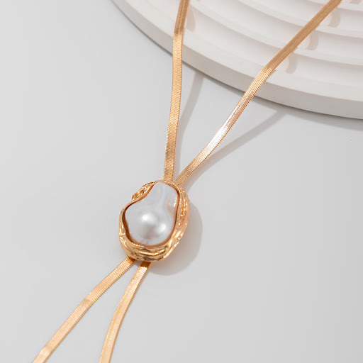 Title 4, Womens Y-shaped clavicle chain inlaid with pea...