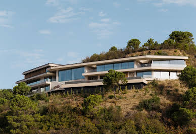 Villa with pool and garden 8