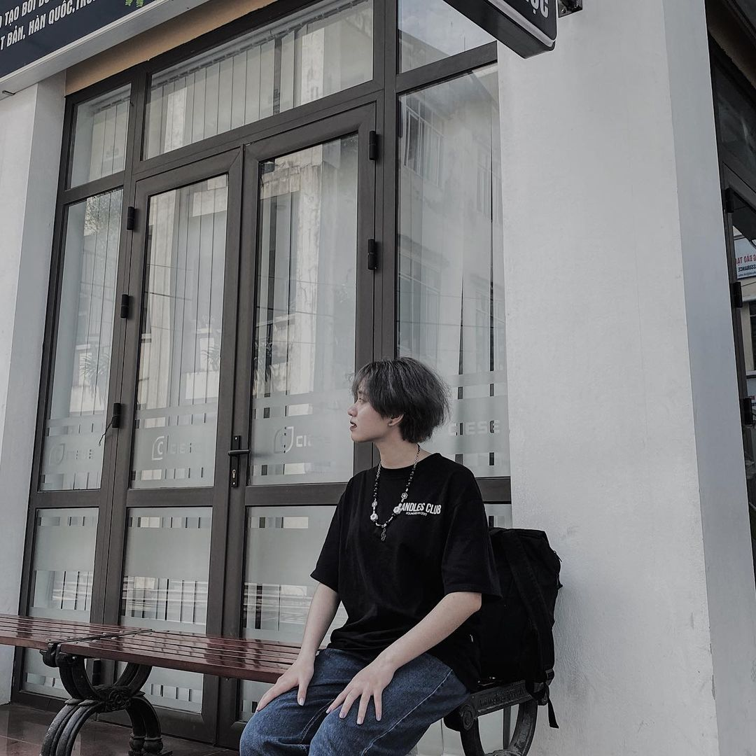Trẻ trung và năng động cùng áo phông rộng- quần baggy jean