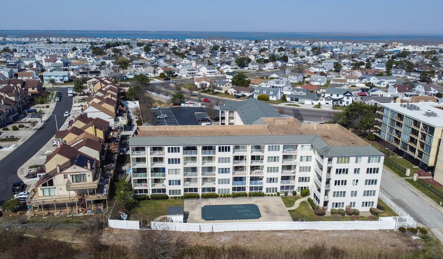 Apartment with pool Brigantine