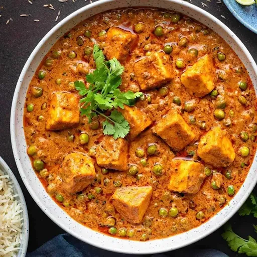 Matar Paneer With 8 Butter Roti