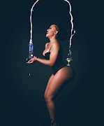 Thando Thabethe pulls a Kim Kardashian move. 