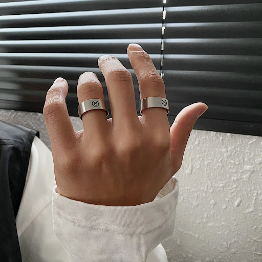 Title 6, Ring Metal Wide Edition Versatile, a durable an...