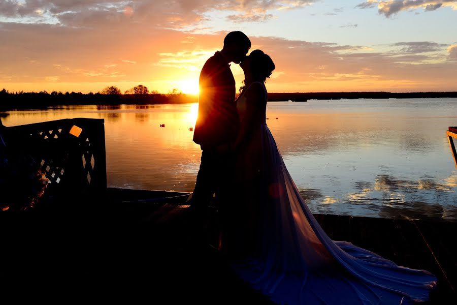 Fotógrafo de casamento Aleksandra Martynova (id134067137). Foto de 24 de dezembro 2018