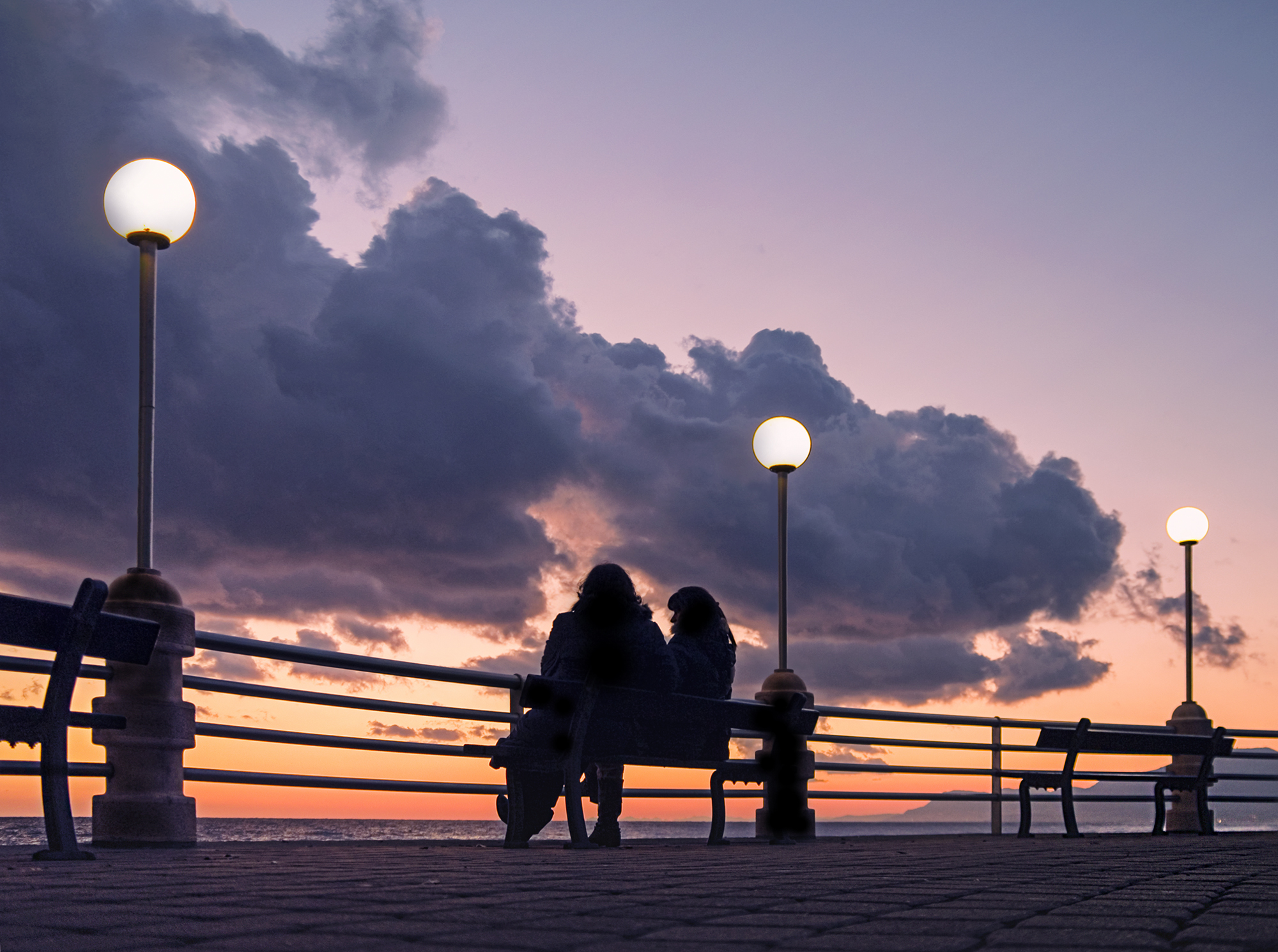 Tramonto sul lungomare di Livius