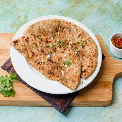 Paneer Pyaz Parantha With Pickle