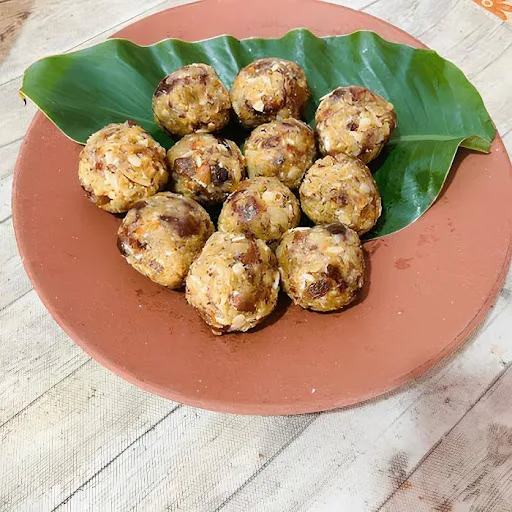 Dry Fruit Laddu [4 Pieces]