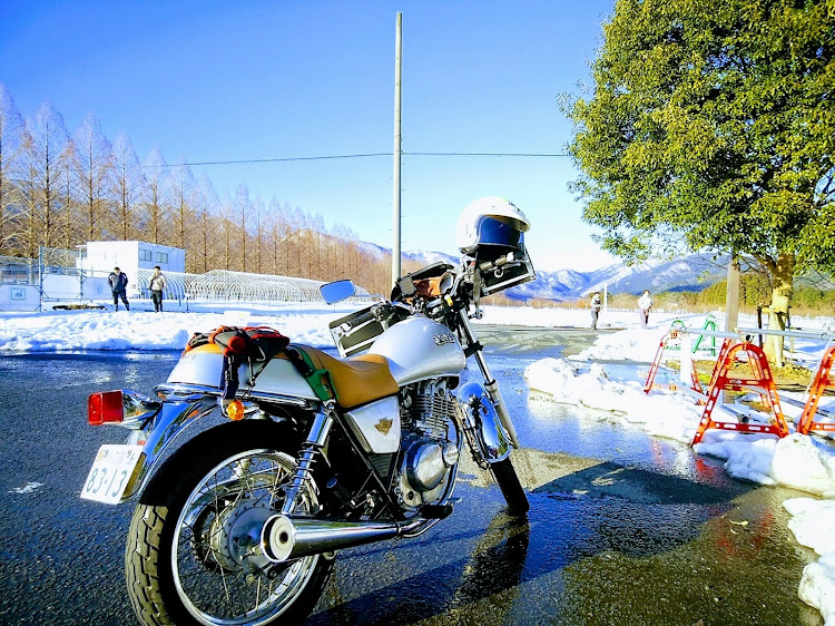 aosan_AE86さんが投稿したツーリング・マキノ高原・メタセコイア並木・雪景色・オートバイに関するカスタム事例の投稿画像1枚目