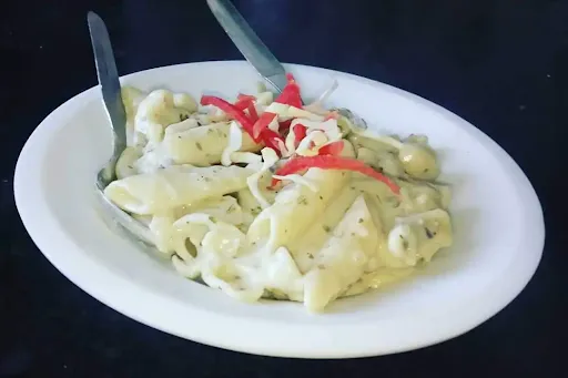 White Sauce Pasta