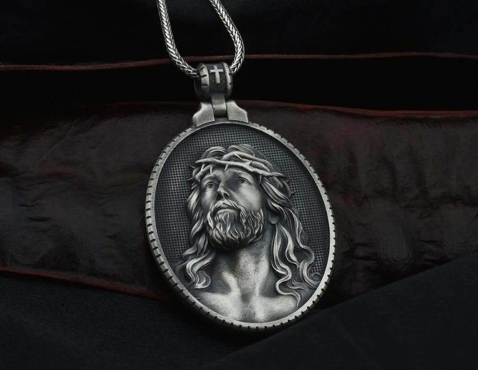 Colar Pingente Vintage Masculino com Cabeça de Salvador, Design de Personagem, Ideal para Presentear e Adicionar Estilo.