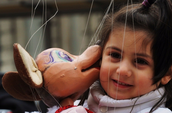 Marionette e bambini di Abbraccio