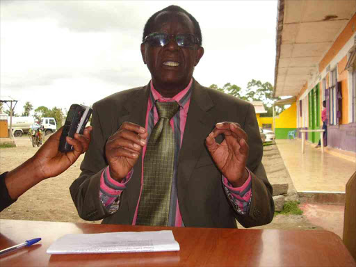 Former Kenyatta University lecturer,Wilfred Murioga speak to journalists at Happy Valley Centre,Kipipiri.He said he is the best suited to be the next Nyandarua governor