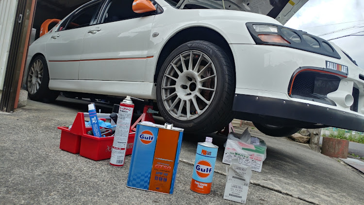 ランサーエボリューションの洗車・DIY・エンジンオイル交換・オイルフィルター交換・パワステフルード交換に関するカスタム事例の投稿画像1枚目