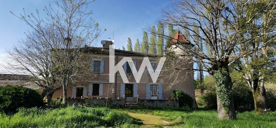 Vente ferme  320 m² à Castelnau-de-Montmiral (81140), 498 000 €