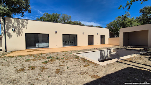 Contemporary house with pool and terrace 2