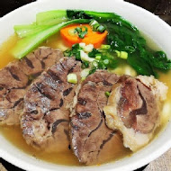 牛莊園蔬果湯頭牛肉麵