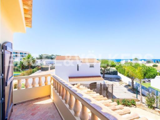 House with pool and terrace 3