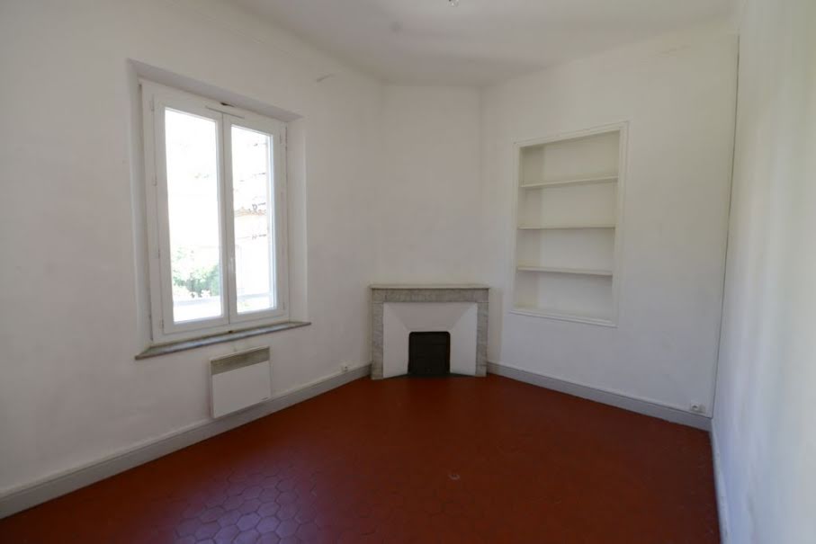 Location  appartement 4 pièces 96 m² à Grasse (06130), 870 €