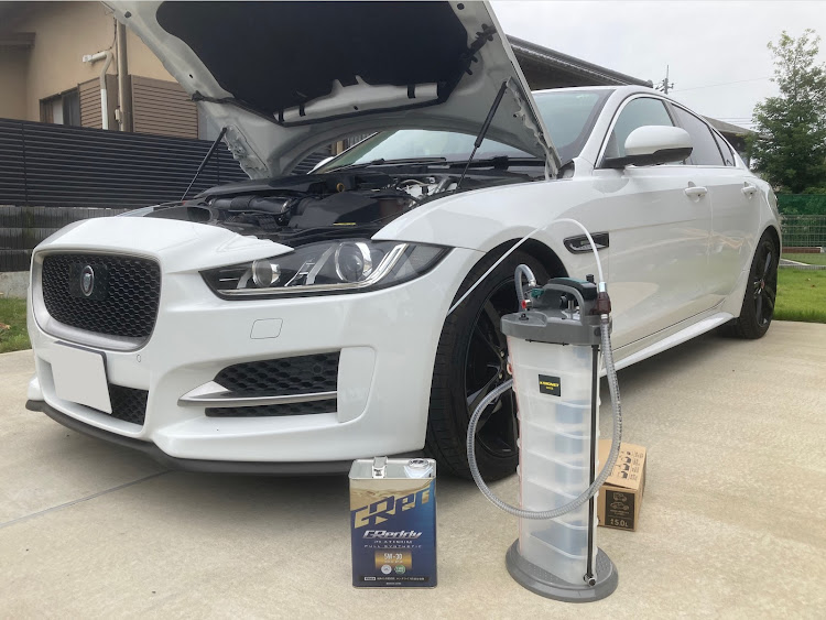 XEのジャガー・ジャガーXE・オイル交換・GReddy・TRUSTに関するカスタム事例の投稿画像1枚目