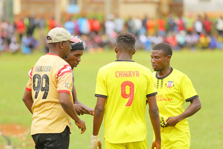 SS Assad head coach Nassoro Mwakoba gives instructions to his players during their Mozzart Bet Cup tie against Bomachoge Borabu