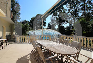 Maison avec piscine et terrasse 9