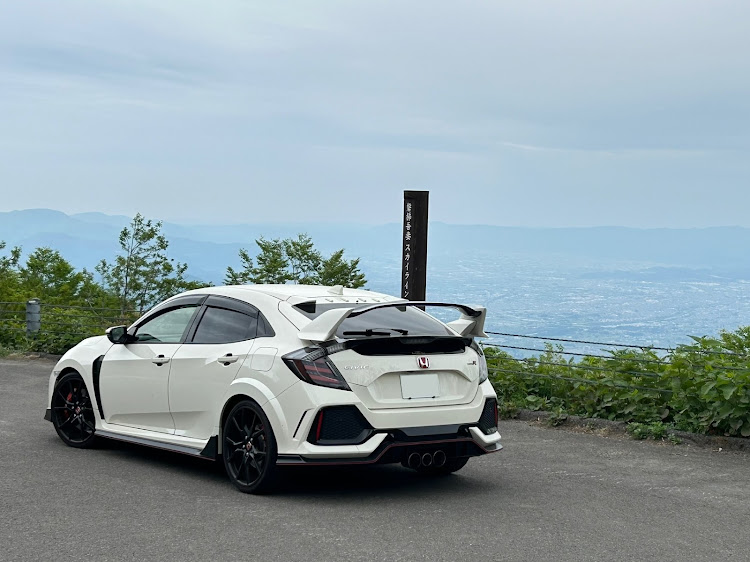 シビックタイプRのシビックタイプR・FK8・ドライブ・エンブレム・自動車税の季節ですねに関するカスタム事例の投稿画像1枚目